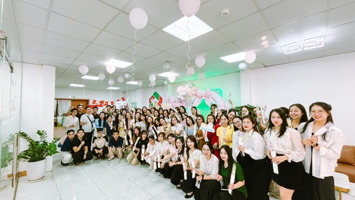 🌸 LIFE IN BLOOM – Khi yêu thương nở hoa 🌸